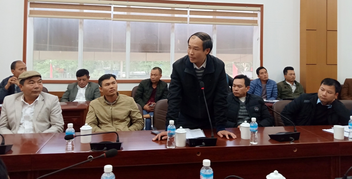 Chủ lò Đặng Văn Cường, khu Bach Đằng 1, phường Phương Nam phát biểu ý kiến tại Hội nghị