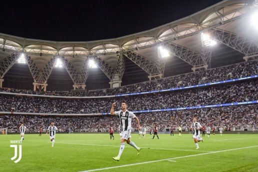  Ronaldo thêm một lần tỏa sáng.