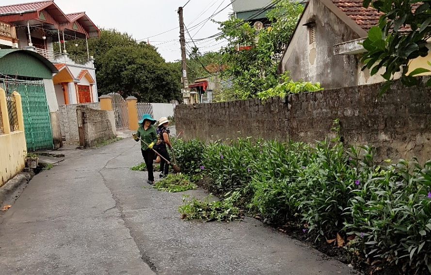 Người dân phường Bắc Sơn tham gia dọn vệ sinh môi trường 
