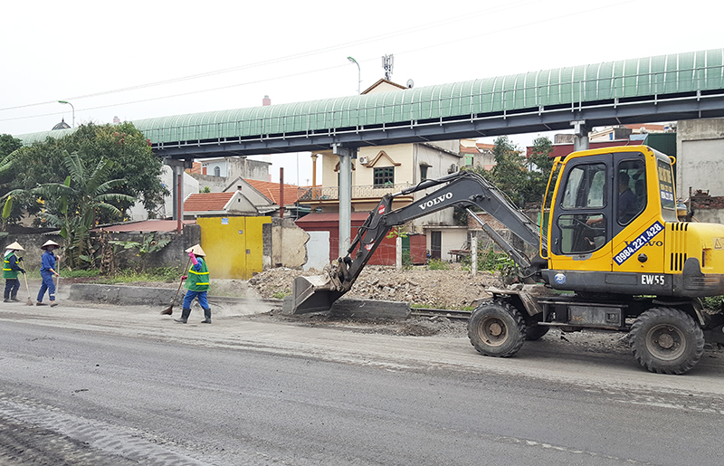 Các đơn vị doanh nghiệp dịch vụ công ích đảm bảo vệ sinh môi trường trên tuyến đường chuyên dùng Vàng Danh - Điền Công