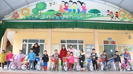 Trường Mầm non Đức Chính (TX Đông Triều) tiếp nhận xe đạp.