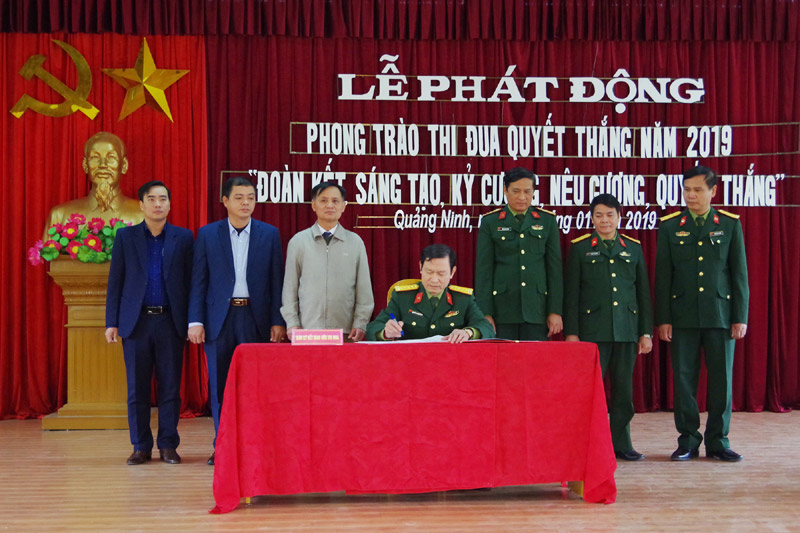 Các khối thi đua trong LLVT tỉnh ký kết thực hiện phong trào thi đua Quyết thắng năm 2019.