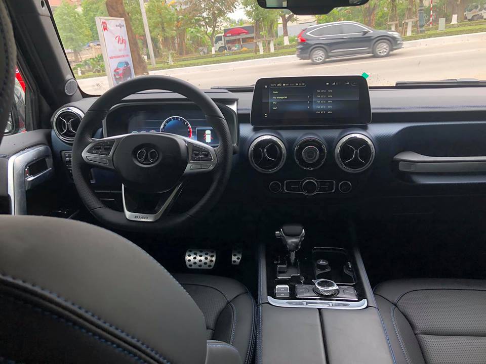 Thiết kế nội thất khá giống Mercedes-Benz G-Class.
