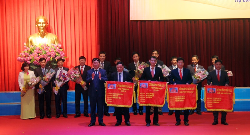 Các đơn vị, phòng ban chuyên môn Công ty CP Than Núi Béo được tặng thưởng có thành tích trong hoạt động sản xuất kinh doanh năm 2018.