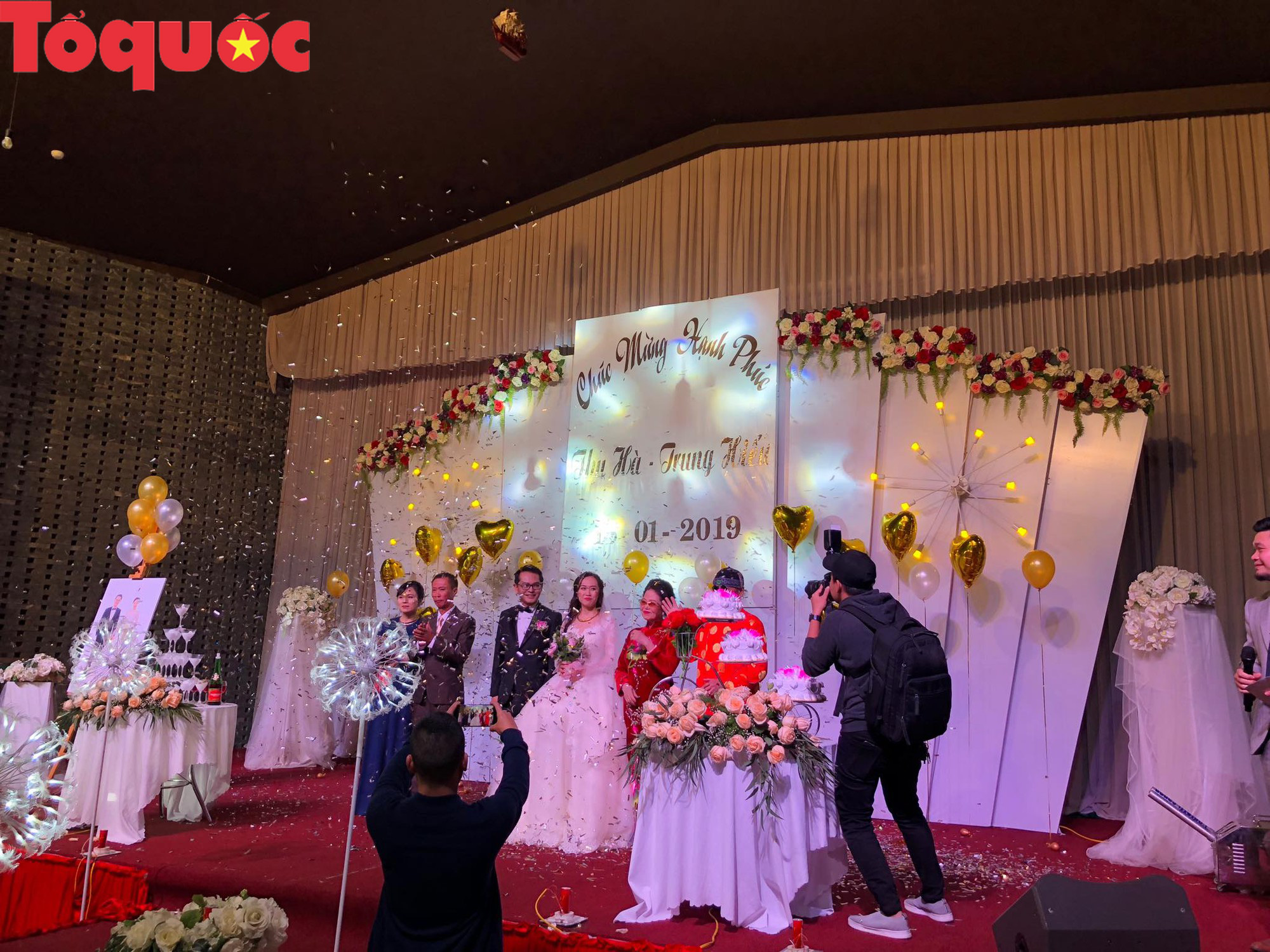 Hôm nay, là ngày trọng đại của cuộc đời mình nên Trung Hiếu không tránh khỏi xúc động