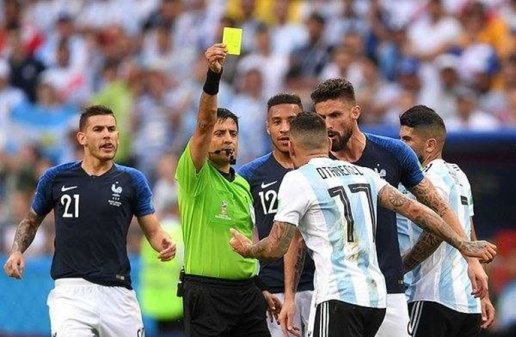  Trọng tài Alireza Faghani từng làm việc ở World Cup 2018 và là người bắt chính trận đấu giữa tuyển Việt Nam và Malaysia ở chung kết lượt về AFF Cup 2018.