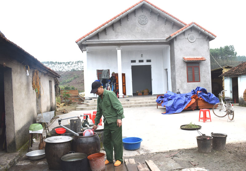 Sau khi có cầu, ông Sồi tự xóa nhà tạm xây hà mới