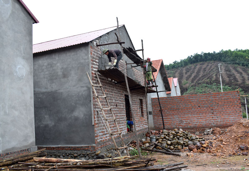 Ngôi nhà của chị Lý Thị Liên được xây dựng một phần từ tiền công khi tham gia mô hình ớt của CCB Lý Hoài Sơn