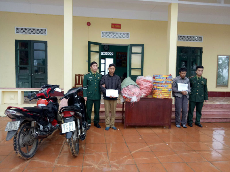2 đối tượng Tuyên và Cảnh cùng tang vật.
