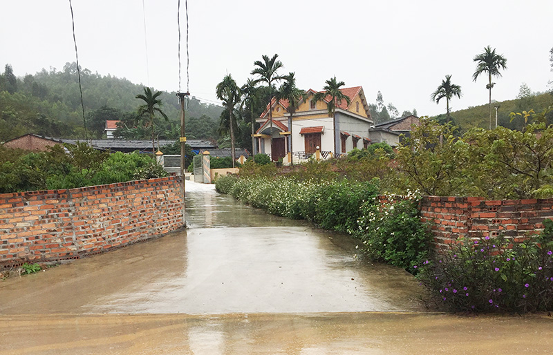 Theo ông Trường cho biết, đoạn đường phía trước nhà ông chia 3 phần kinh phí thanh toán nhưng do ông Nền không chịu đóng góp nên ông phải đóng bù thêm 2 triệu đồng.
