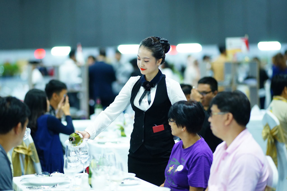 Quảng Ninh hướng đến ngành dịch vụ du lịch chất lượng cao. (Ảnh: Lê Hiên)