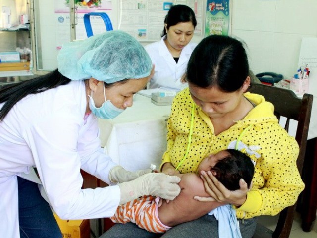 Tiêm vắc xin là biện pháp phòng bệnh đặc hiệu và tốt nhất phòng bệnh sởi. Ảnh minh họa.