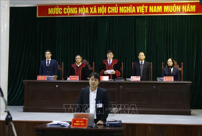Hội đồng xét xử phiên tòa. Ảnh: Doãn Tấn/TTXVN