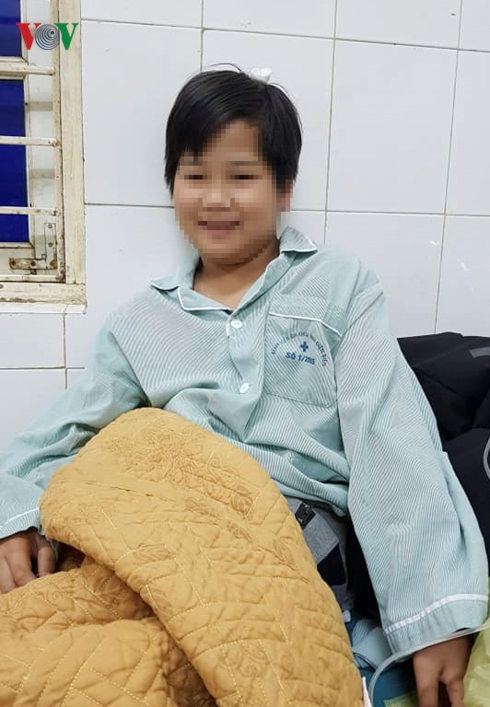 Hiện tinh thần của cháu Tuấn đã dần ổn định và đang được các y bác sỹ tại Bệnh viện Đa Khoa tỉnh Điện Biên tận tình theo dõi, chăm sóc.