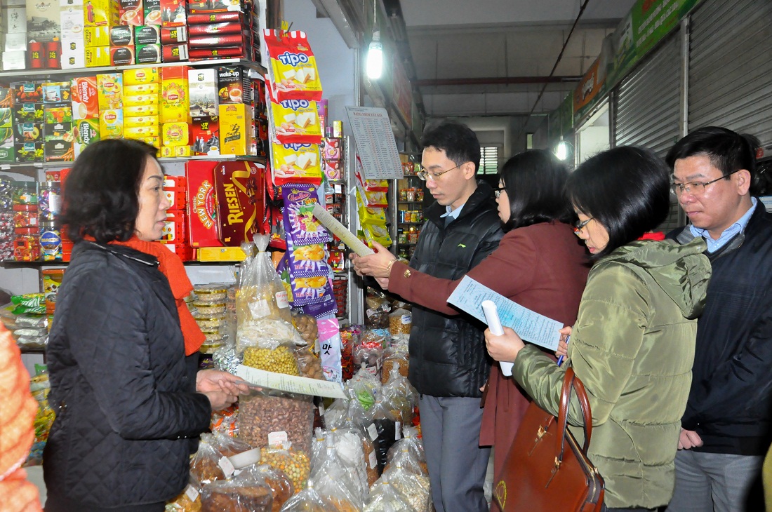 Đoàn công tác Ban Pháp chế HĐND tỉnh khảo sát tại Chợ Hạ Long 1, TP Hạ Long.