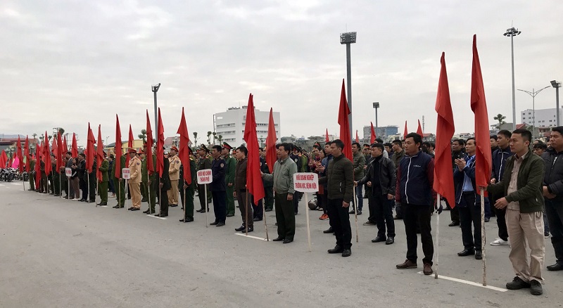 Các lực lượng chức năng của TP Uông Bí ra quân thực hiện đợt cao điểm đấu tranh trấn áp tội phạm dịp Tết Nguyên đán Kỷ Hợi 2019.