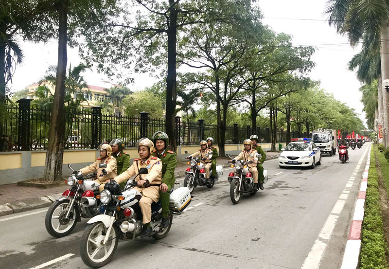 Công an TP Uông Bí tổ chức đợt ra quân đảm bảo an ninh trật tự trên địa bàn.
