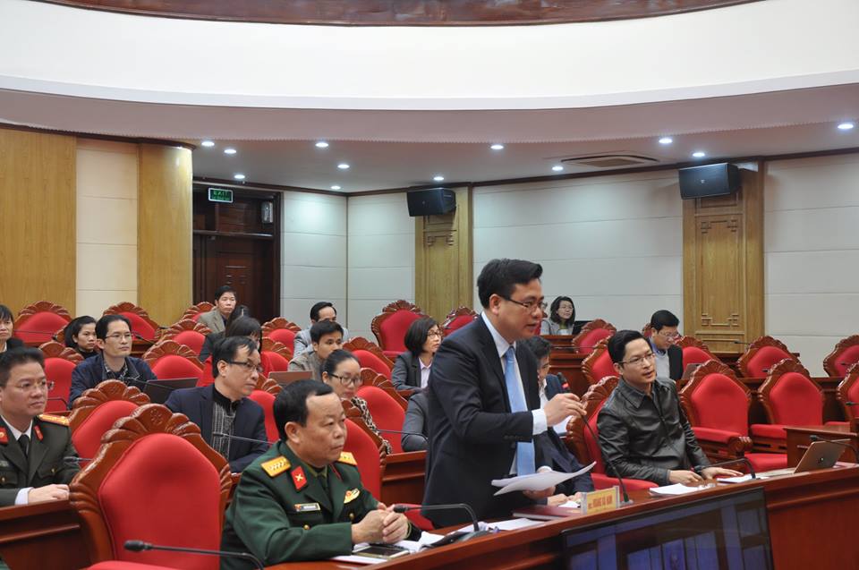 Đồng chí Hoàng Bá Nam, Chánh Văn Phòng Tỉnh uỷ Quảng Ninh phát biểu tại cuộc họp. 