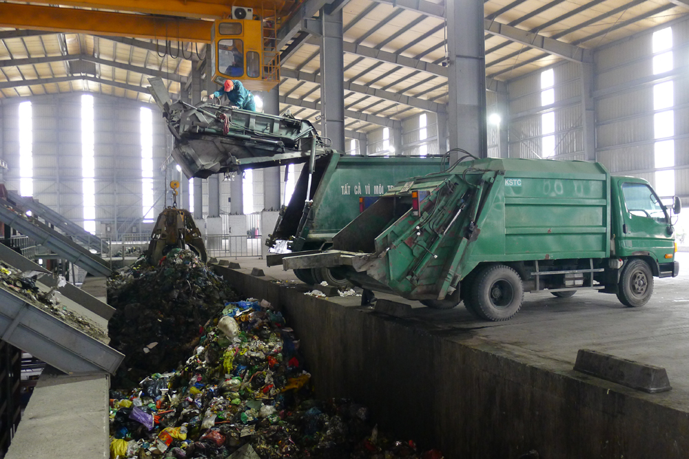 Rác từ các địa phương được đưa về Trung tâm xử lý chất thải rắn xử lý