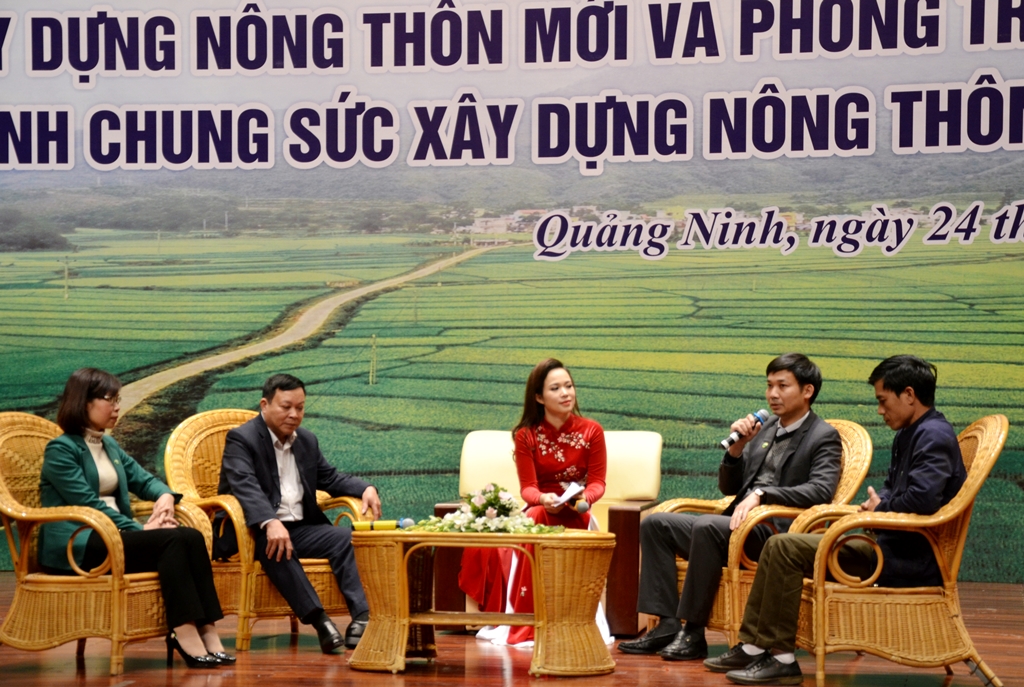 Đại diện lãnh đạo các sở, ngành, địa phương và doanh nghiệp tham gia tọa đàm.