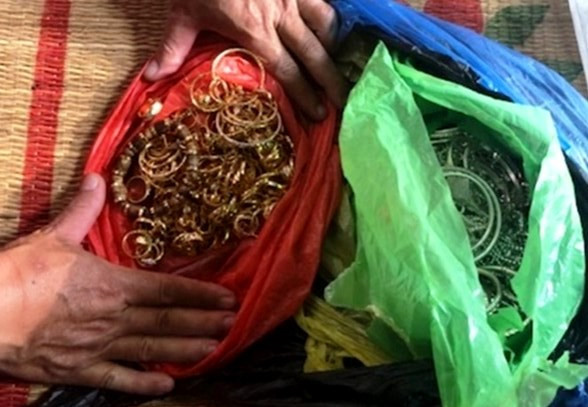 Tang vật thu giữ tại nhà Phạm Văn Cửu. Ảnh: Q.An.