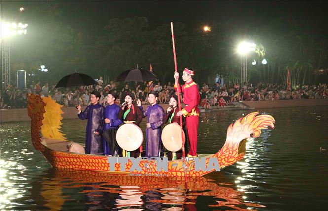 Biểu diễn dân ca quan họ Bắc Ninh. Ảnh: Thanh Thương/TTXVN