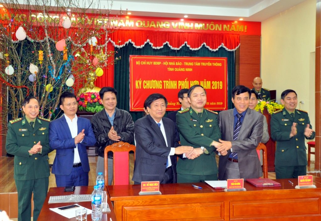 Các đơn vị ký kết chương trình phối hợp tuyên truyền năm 2019.