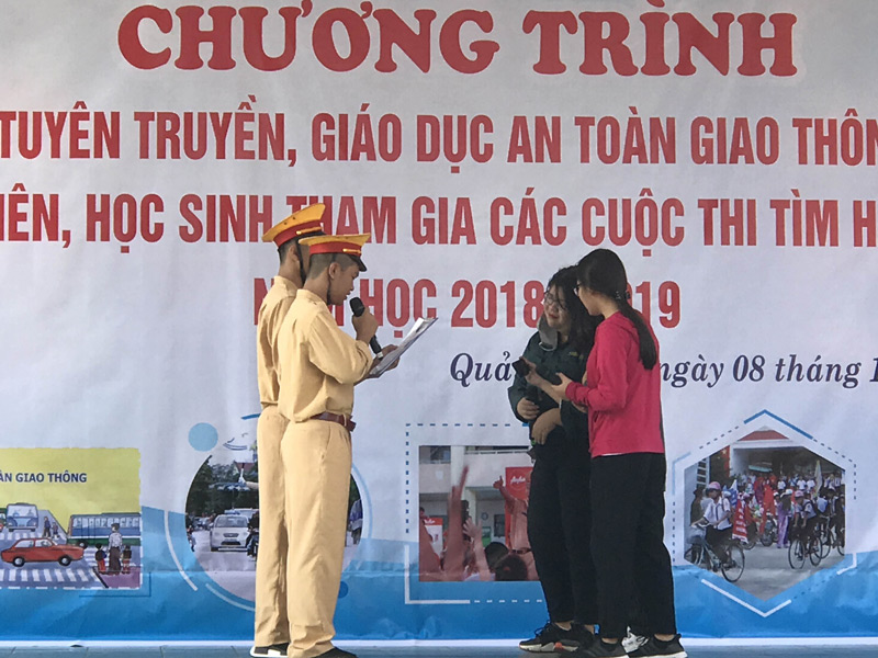 Một buổi tuyên truyền đội MBH của học sinh trường THPT Cửa Ông (TP Cẩm Phả) 