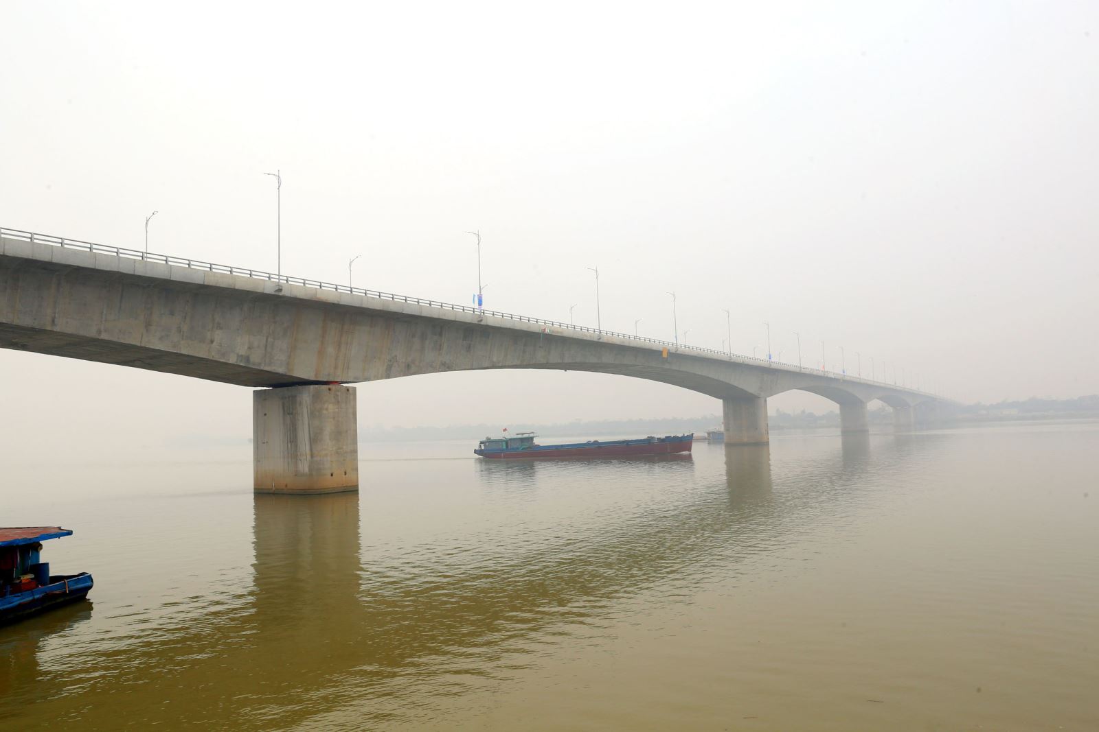 Cầu Hưng Hà.