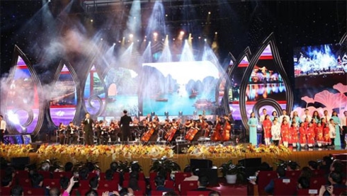 Chương trình văn nghệ chào mừng Xuân quê hương 2019. Ảnh: Lâm Khánh/TTXVN.