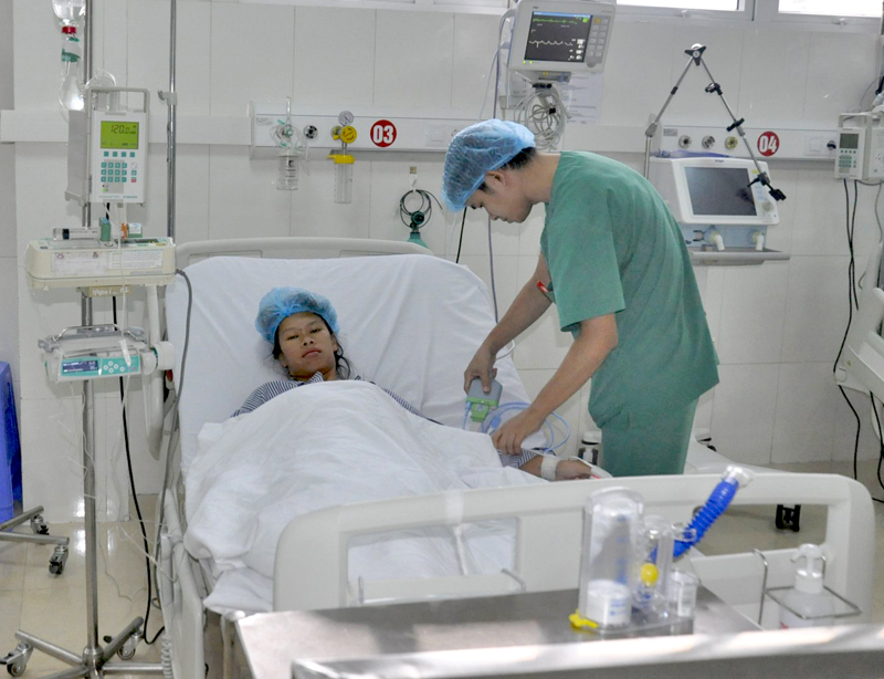 Chăm sóc bệnh nhân bệnh tim sau phẫu thuật tại Bệnh viện Đa khoa tỉnh.