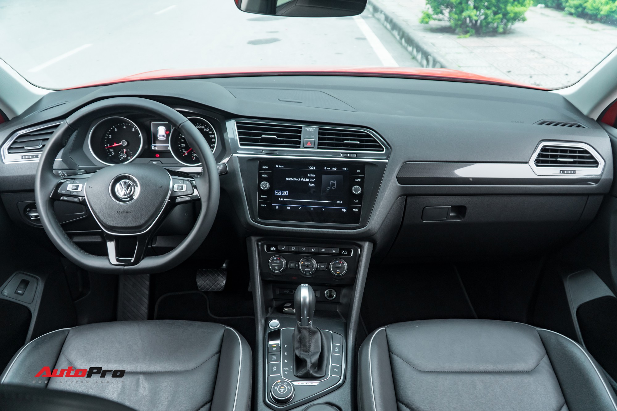 Nội thất VW Tiguan Allspace tương đối đơn giản và không có nhiều khác biệt với các dòng xe khác của VW.