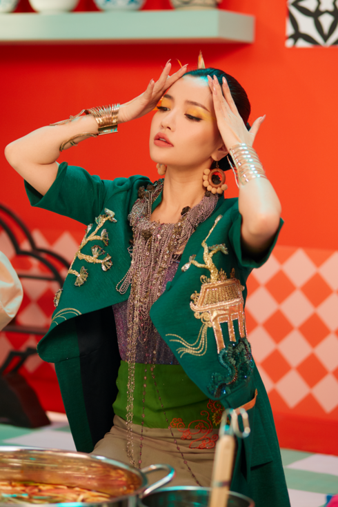 Sau "Bao giờ lấy chồng", Bích Phương gây sốt với "Bùa yêu".