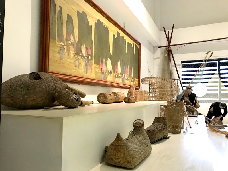 Tiếp đó là đến không gia trưng bày các loại ngư cụ