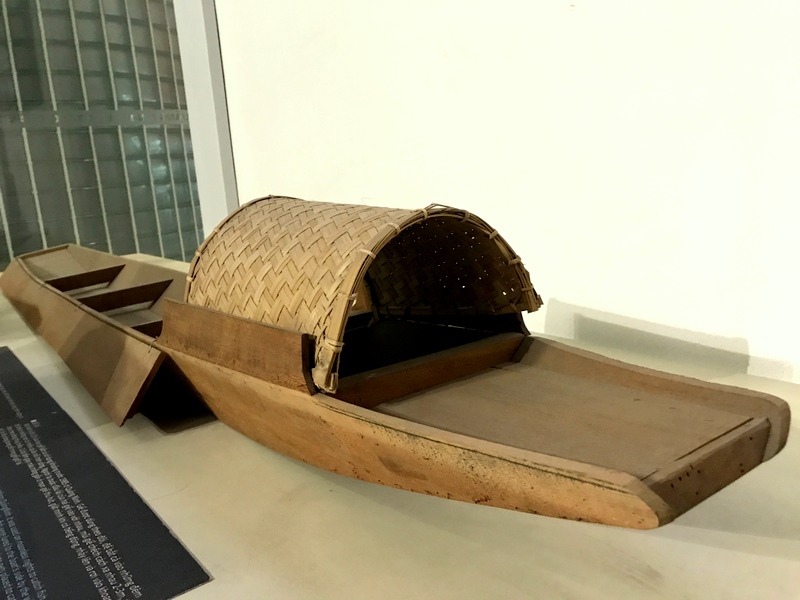 Mô hình tỷ lệ 1/5 của loại giề bắt các được sử dụng tại vùng biển Quảng Ninh trước năm 1985.Giề được dùng theo đôi, dùng để bắt cá vào những đêm tối trời tại vùng cửa biển hay cửa sông có nhiều cá ăn nổi. Đây là một loại ngư cụ hết sức đặc thù mà ngư dân xưa của vùng biển Quảng Ninh sử dụng