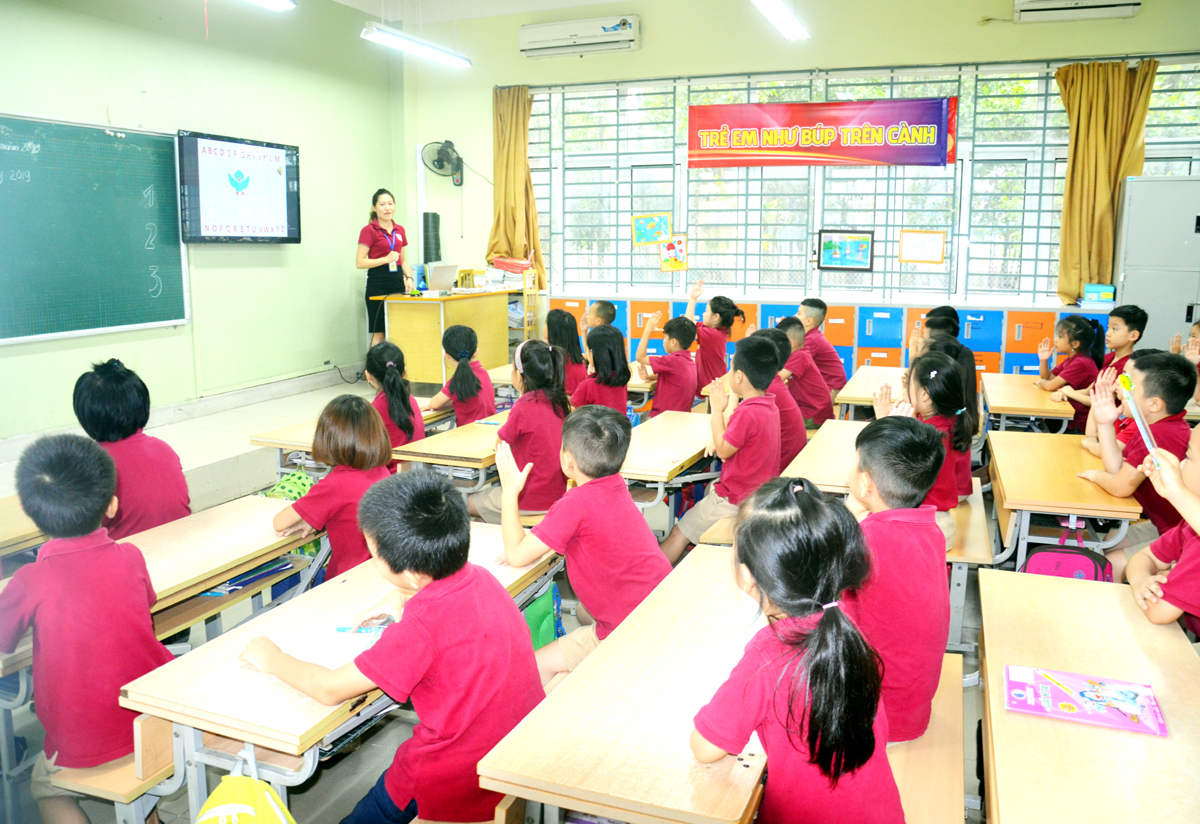 Tiết học Tiếng anh của cô và trò lớp 1 A2, Trường Đoàn Thị Điểm Hạ Long.