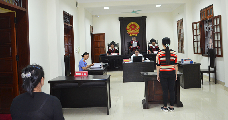Hường bị tòa xử 9 tháng cải tạo không giam giữ về tội Làm nhục người khác.