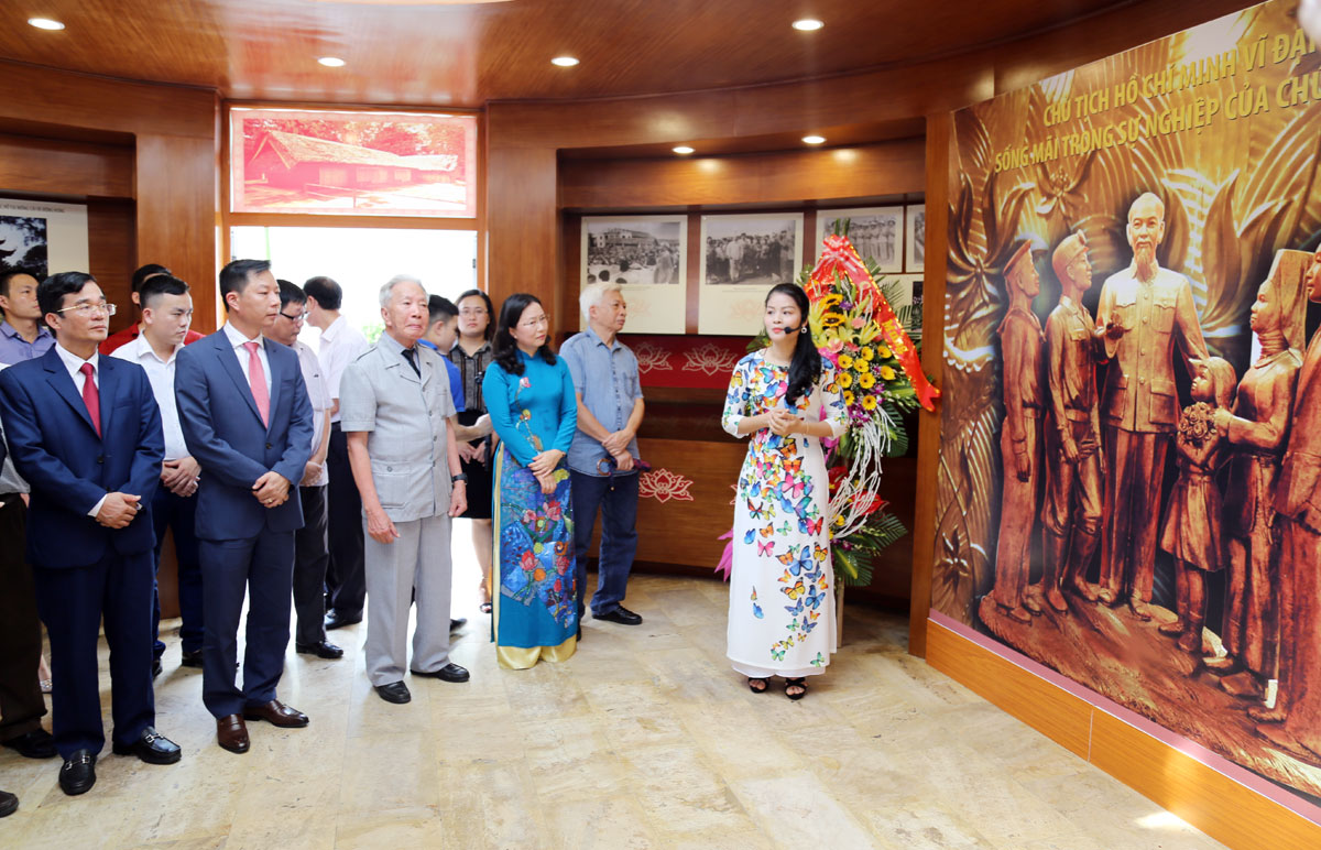 Nhà lưu niệm Bác Hồ tại Cửa khẩu Quốc tế Móng Cái vừa khánh thành đưa vào hoạt động.