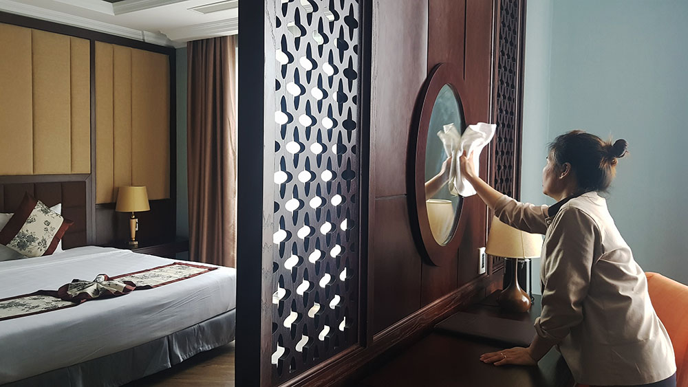 Móng Cái hiện có 160 khách sạn, nhà nghỉ (trong đó 23 khách sạn đạt tiêu chuẩn từ 1 đến 5 sao), với 3.166 phòng 