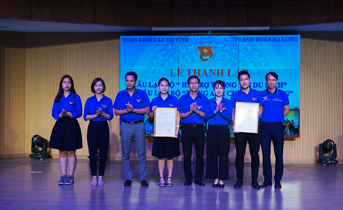 Trao quyết định thành lập 2 CLB 
