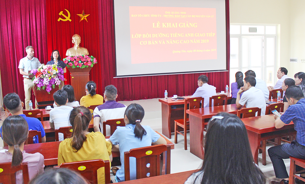 TX Quảng Yên Khai giảng lớp bồi dưỡng tiếng Anh giao tiếp cho CBCCVC.