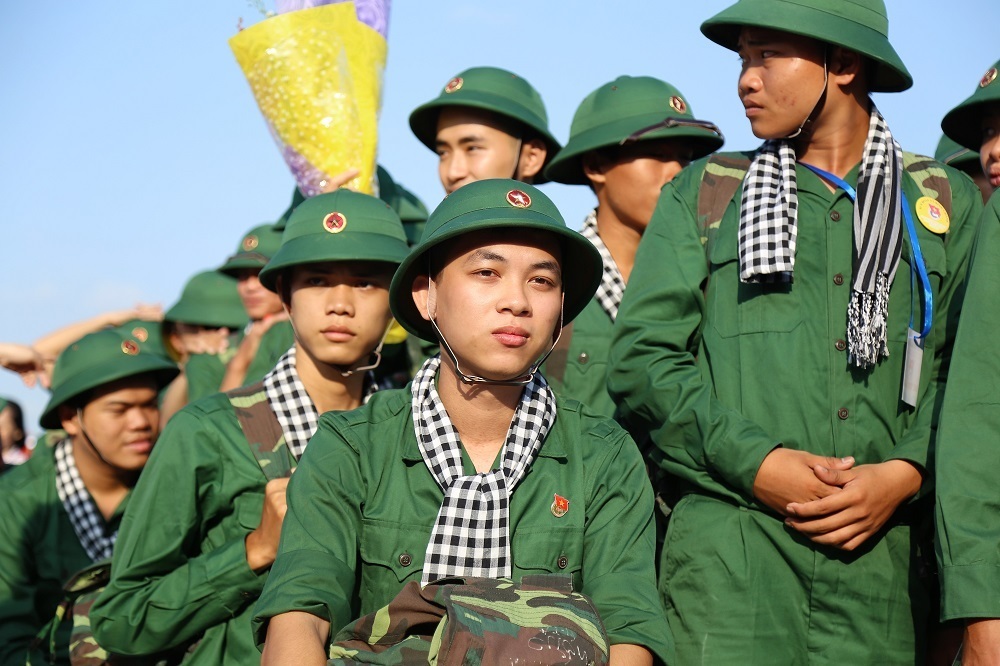 Nữ hay nam đều có thể tham gia nghĩa vụ quân sự.