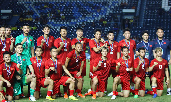 Tấm HC bạc King's Cup 2019 là thành tích tốt của Việt Nam, nhất là khi thầy trò Park Hang-seo đã thắng Thái Lan. Ảnh: Anh Khoa.
