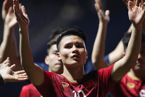 Quang Hải và đồng đội thi đấu thành công ở Kings Cup, đoạt á quân. Ảnh: Anh Khoa.