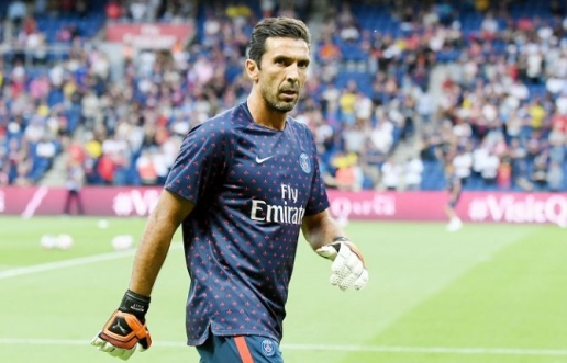  Buffon có cơ hội khoác áo Barca.