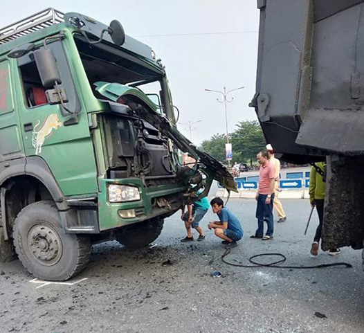 Hiện trường một vụ tai nạn giao thông xảy ra tại ngã tư nút giao cắt tuyến tránh QL18 với QL17B