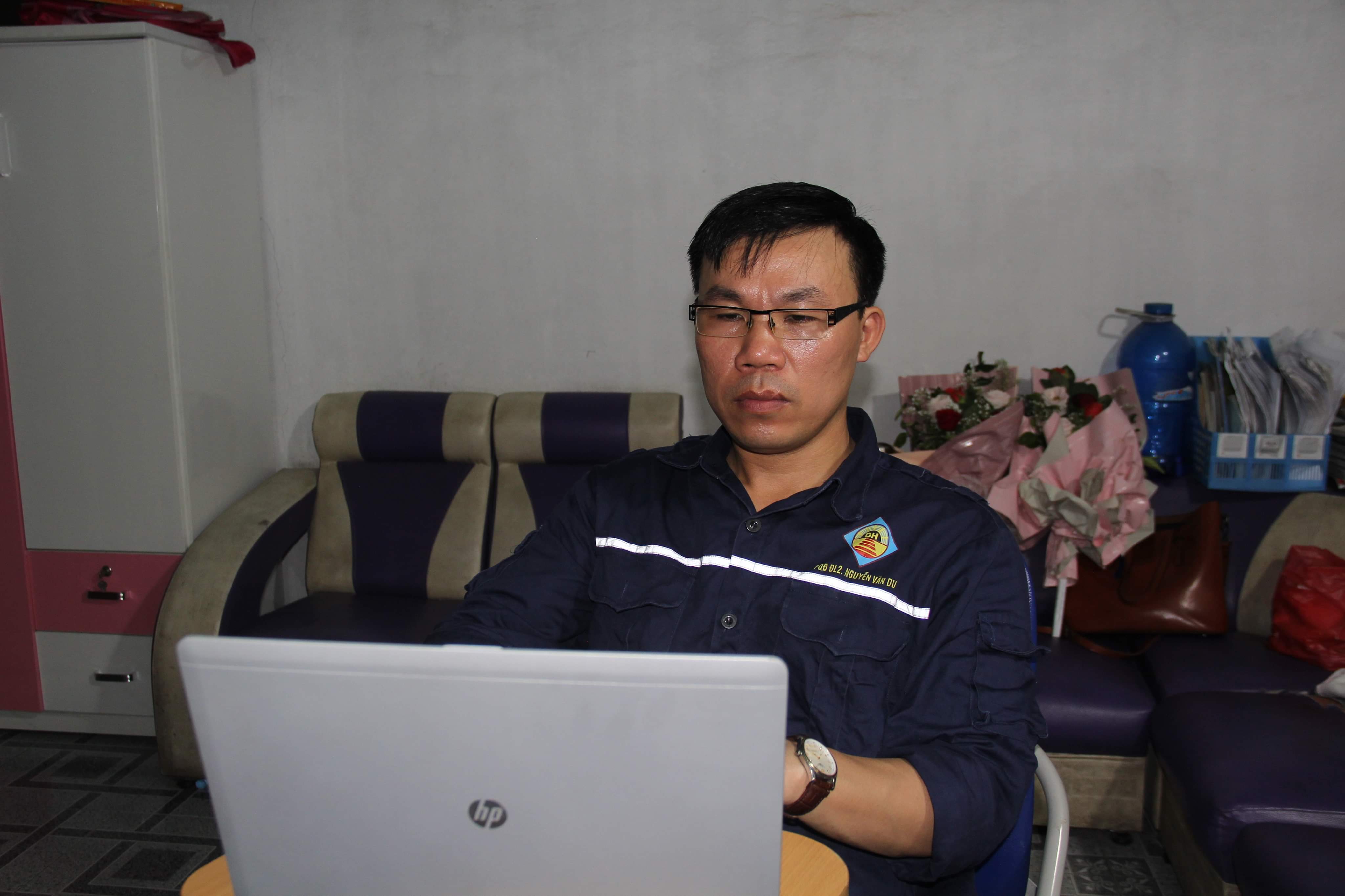 Dù tự học trên mạng nhưng Du rất thành thạo các kỹ năng viết, chụp ảnh, quay và tự dựng phim.