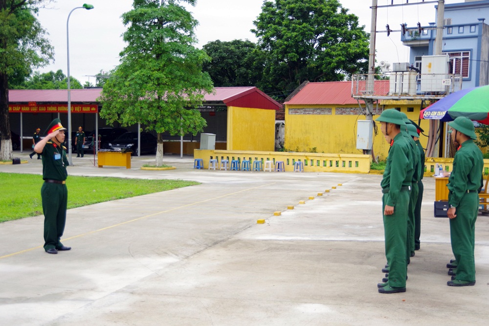 Cán bộ, chiến sĩ tham gia Hội thi cán bộ huấn luyện Điều lệnh giỏi cấp tỉnh năm 2019.