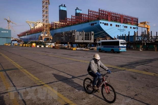 Tàu container đang được đóng tại xưởng đóng tàu của Daewoo tại Okpo, cách Busan 60km về phía nam. (Nguồn: AFP/TTXVN)