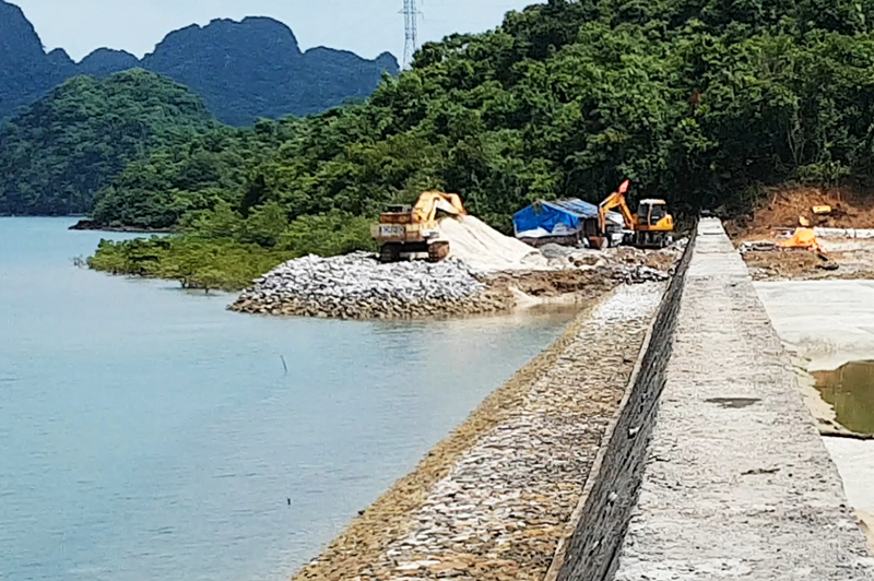 Hạng mục kè biển dài gần 700m thuộc Dự án hạ tầng vùng sản xuất giống nhuyễn thể tập trung Vân Đồn đã hoàn thành.